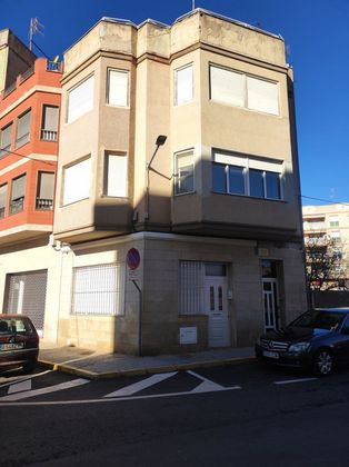 Foto 2 de Venta de piso en calle Felip II de 3 habitaciones con terraza