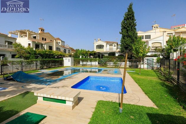 Foto 2 de Xalet en venda a Maracena de 5 habitacions amb terrassa i piscina