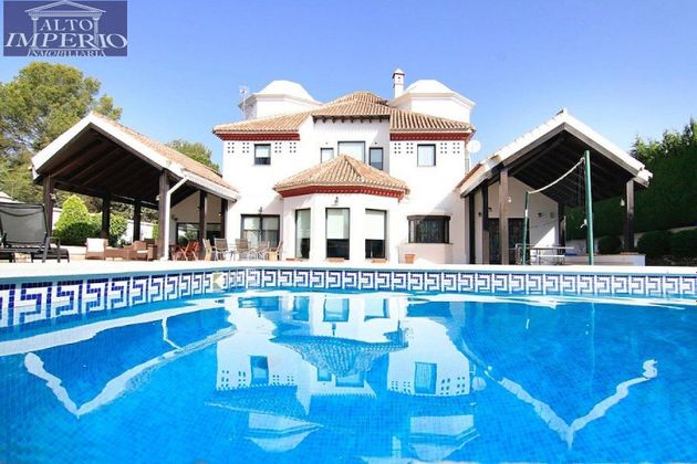 Foto 1 de Xalet en venda a Albolote de 4 habitacions amb piscina i jardí