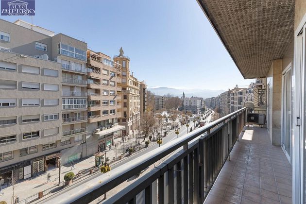 Foto 2 de Pis en venda a calle Acera del Darro de 4 habitacions amb terrassa i balcó
