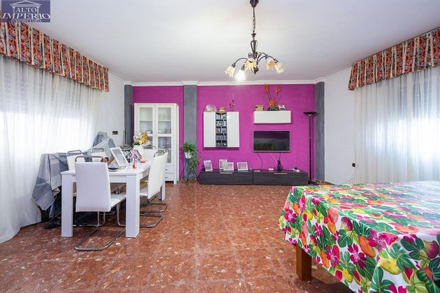 Foto 1 de Casa en venda a Cogollos de la Vega de 6 habitacions amb terrassa i balcó