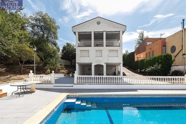 Foto 1 de Chalet en venta en Barrio de la Vega de 8 habitaciones con terraza y piscina