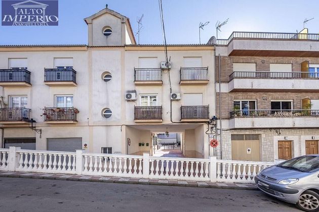 Foto 2 de Pis en venda a plaza Santa Adela de 2 habitacions amb terrassa i garatge
