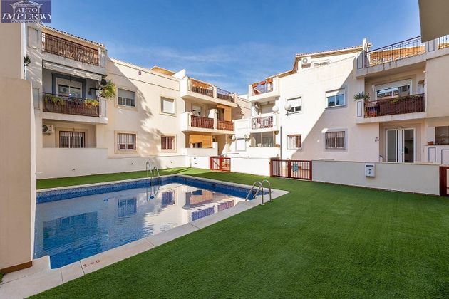 Foto 2 de Venta de casa en Gójar de 3 habitaciones con terraza y piscina