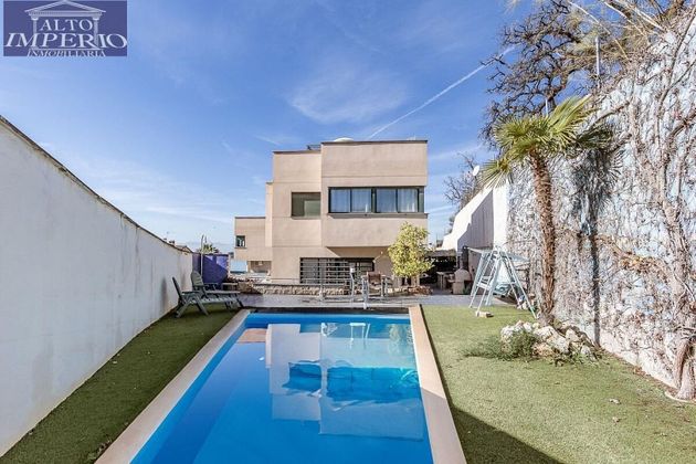 Foto 1 de Venta de casa en Jun de 4 habitaciones con terraza y piscina