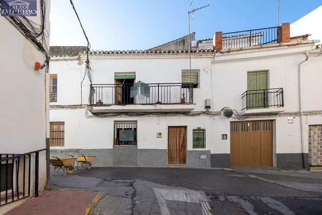 Foto 1 de Casa en venda a Cogollos de la Vega de 4 habitacions amb balcó