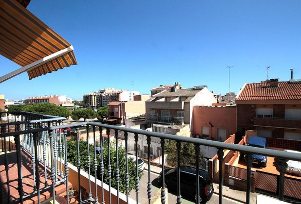 Foto 1 de Casa adossada en venda a Les Creus-Can Feliu de Merola-Can Moré de 4 habitacions amb terrassa i garatge