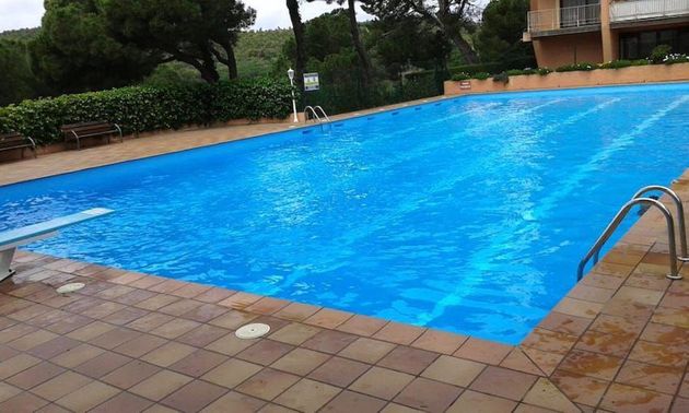 Foto 2 de Casa adossada en venda a Els Pins - Politur de 2 habitacions amb terrassa i piscina