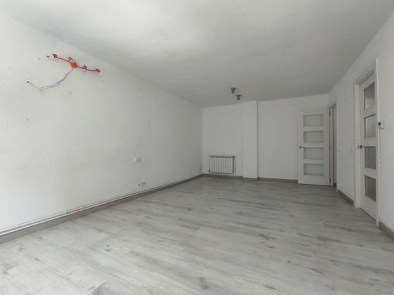 Foto 1 de Piso en venta en Barri de Tueda de 3 habitaciones con garaje y calefacción
