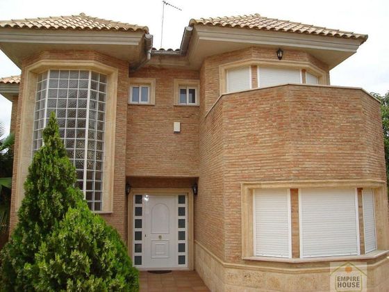 Foto 2 de Venta de chalet en Monserrat de 5 habitaciones con terraza y piscina