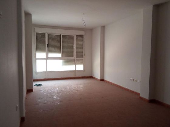 Foto 1 de Pis en venda a calle Nueva de 4 habitacions amb balcó i calefacció