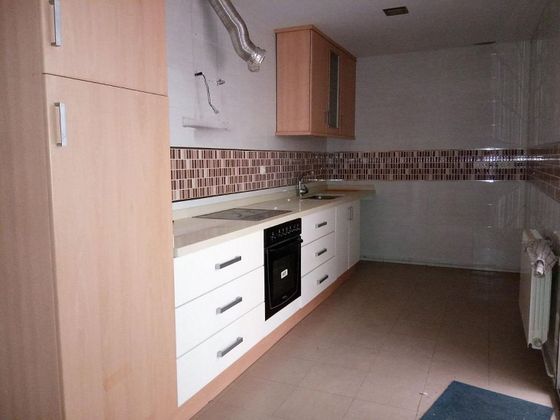 Foto 2 de Pis en venda a Villarrobledo de 4 habitacions amb balcó i calefacció
