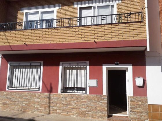 Foto 1 de Casa en venta en calle Cervantes de 4 habitaciones con terraza y balcón
