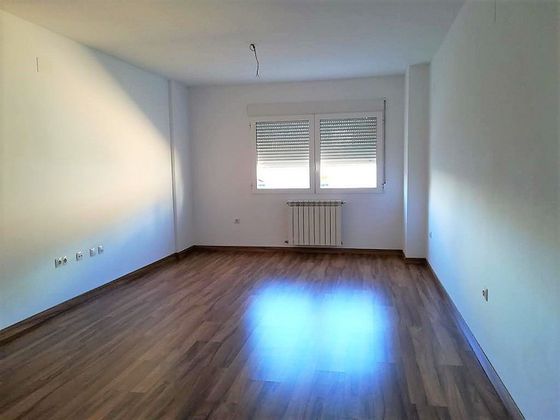 Foto 2 de Piso en venta en Roda (La) de 3 habitaciones con garaje y calefacción