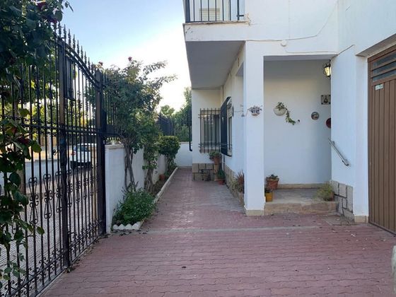 Foto 1 de Casa adossada en venda a avenida Castilla la Mancha de 5 habitacions amb terrassa i garatge