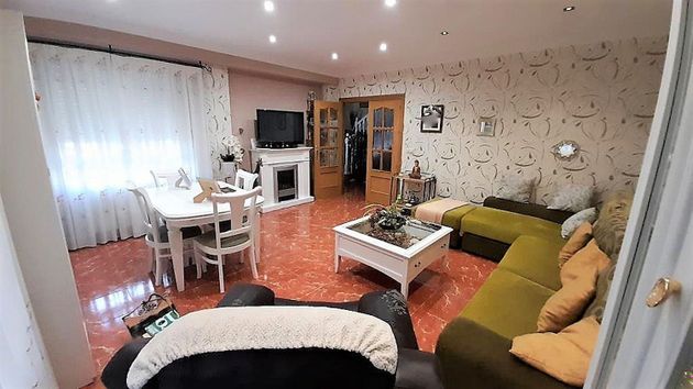 Foto 2 de Casa en venda a Roda (La) de 6 habitacions amb terrassa i garatge
