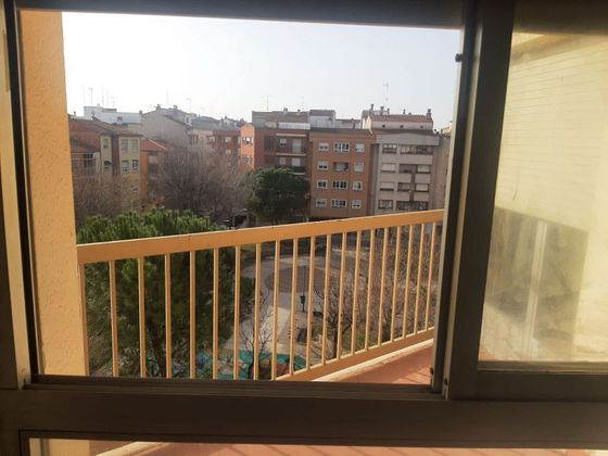 Foto 1 de Venta de piso en El Pilar de 4 habitaciones con balcón y calefacción