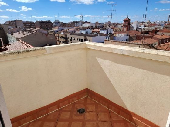 Foto 1 de Alquiler de piso en El Pilar de 3 habitaciones con balcón y aire acondicionado