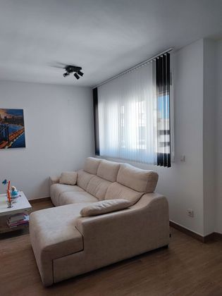 Foto 2 de Venta de piso en Hermanos Falcó - Sepulcro Bolera de 3 habitaciones con terraza y piscina