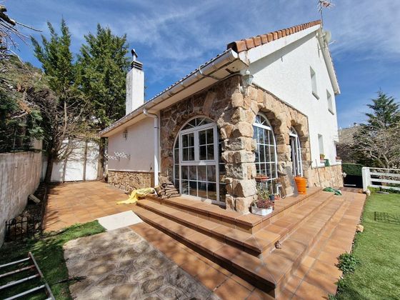 Foto 2 de Chalet en venta en Bustarviejo de 3 habitaciones con terraza y piscina