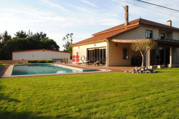 Foto 1 de Casa en venda a Oroso de 4 habitacions amb piscina i garatge