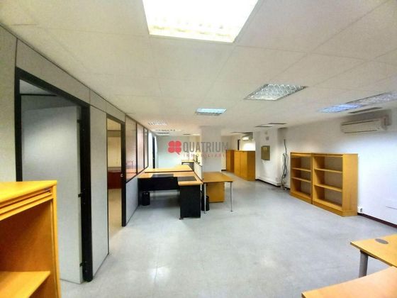 Foto 2 de Oficina en alquiler en Ensanche - Sar de 98 m²