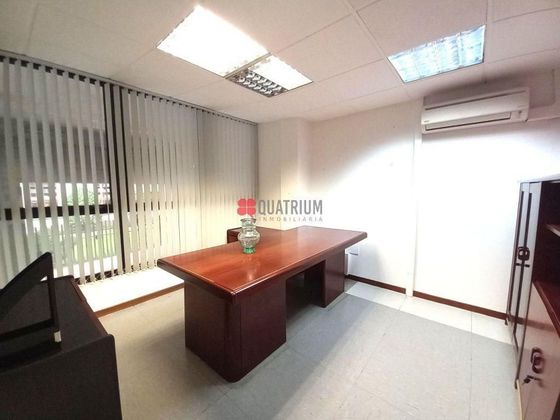 Foto 1 de Oficina en alquiler en Ensanche - Sar de 98 m²