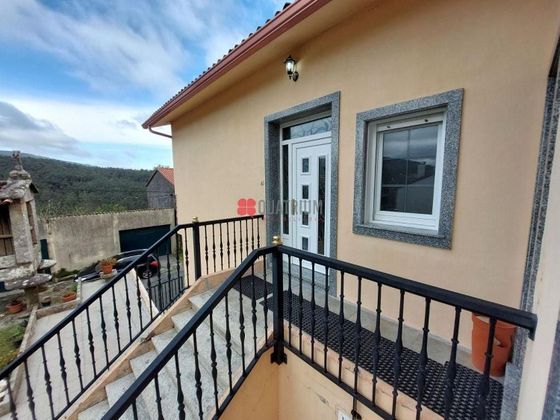 Foto 2 de Casa en venta en Lousame de 5 habitaciones con terraza y garaje