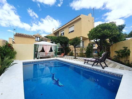 Foto 1 de Venta de casa adosada en Arroyo de la Miel de 4 habitaciones con terraza y piscina