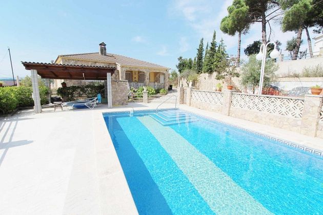 Foto 2 de Chalet en venta en Vidreres de 4 habitaciones con terraza y piscina