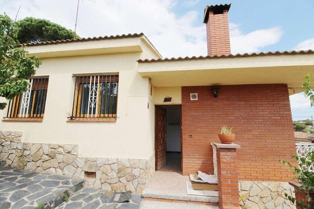 Foto 2 de Casa en venda a calle Pedraforca de 3 habitacions amb terrassa i piscina