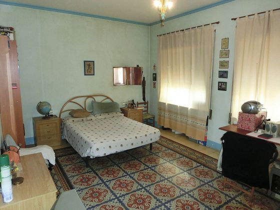 Foto 2 de Venta de casa adosada en calle Gavarra de 5 habitaciones con terraza y aire acondicionado