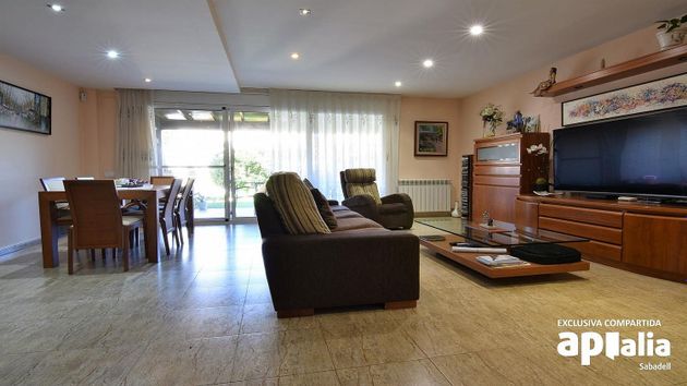 Foto 2 de Xalet en venda a Centre - Castellar del Vallès de 4 habitacions amb terrassa i piscina