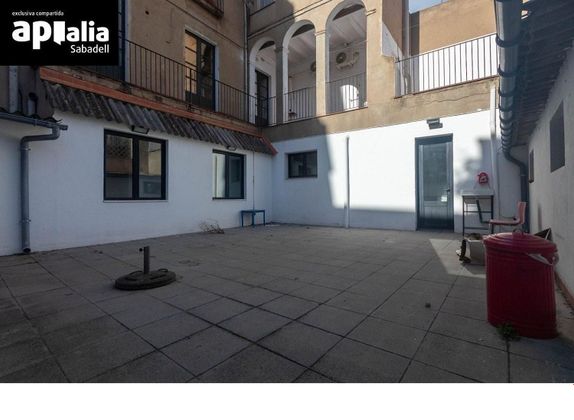 Foto 1 de Pis en venda a Centre - Sabadell de 4 habitacions amb calefacció