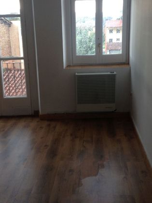 Foto 2 de Piso en venta en Manlleu de 2 habitaciones con balcón y calefacción