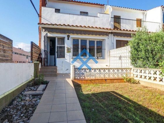 Foto 2 de Venta de casa adosada en Sant Pere de Ribes Centro de 4 habitaciones con terraza y garaje