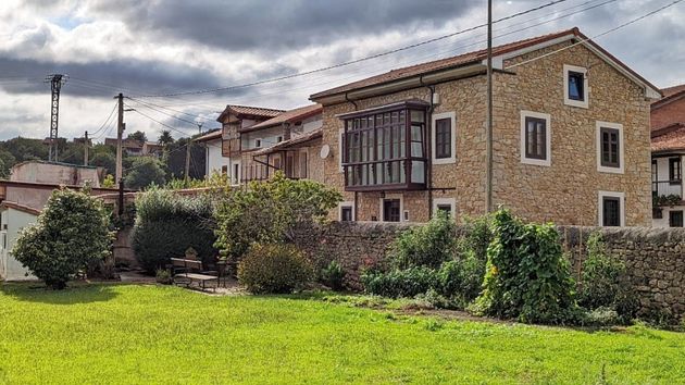 Foto 1 de Casa en venda a barrio Valles de 5 habitacions amb jardí i balcó