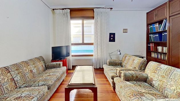 Foto 2 de Pis en venda a avenida De la Reina Victoria de 3 habitacions amb terrassa i calefacció