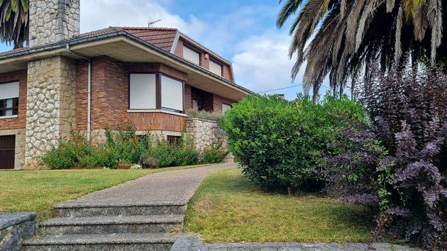 Foto 1 de Casa en venda a calle Vias Verdes de Besaya de 6 habitacions amb terrassa i piscina