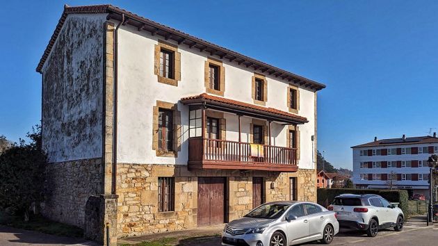 Foto 2 de Casa en venda a calle Liérganes de 6 habitacions amb jardí i balcó