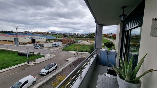 Foto 2 de Venta de piso en barrio Requejada de 3 habitaciones con terraza y piscina
