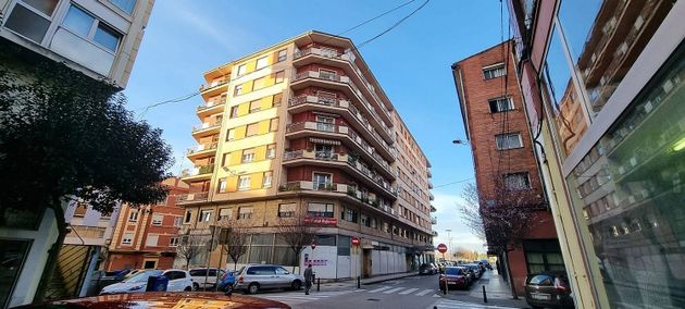 Foto 2 de Venta de piso en calle José María Pereda de 4 habitaciones con garaje y balcón