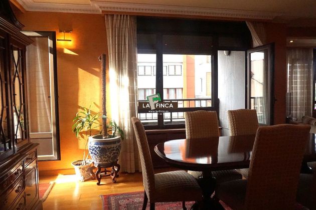 Foto 2 de Pis en venda a Zona Teatro Campoamor de 4 habitacions amb terrassa i calefacció