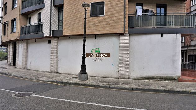 Foto 2 de Local en venta en La Felguera con terraza