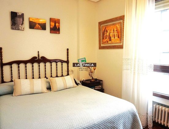 Foto 1 de Pis en venda a Campo San Francisco - Plaza de América de 2 habitacions amb garatge i calefacció