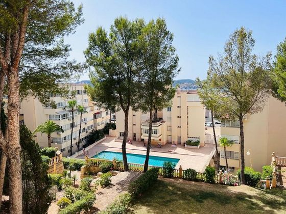 Foto 1 de Venta de piso en Calvià de 2 habitaciones con piscina
