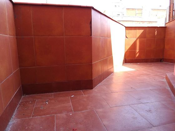 Foto 1 de Ático en venta en Centre - Santa Coloma de Gramanet de 2 habitaciones con terraza