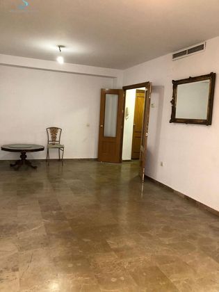 Foto 2 de Pis en venda a Cortadura - Zona Franca  de 4 habitacions amb balcó i aire acondicionat