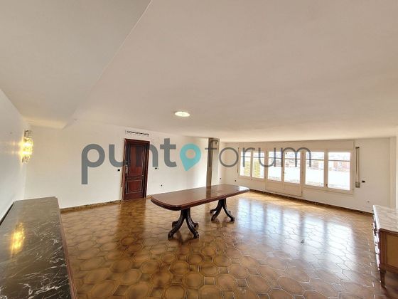 Foto 1 de Ático en venta en Centre - Santa Coloma de Gramanet de 6 habitaciones con terraza y piscina