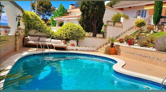 Foto 1 de Chalet en venta en La Mora de 5 habitaciones con terraza y piscina